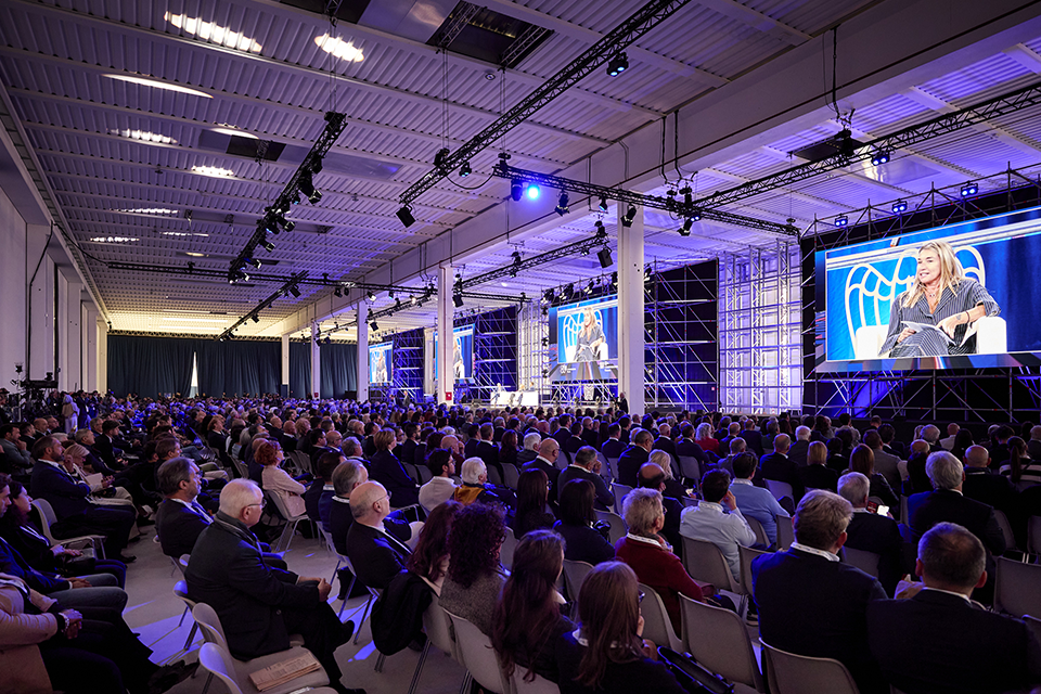 "La nuova industria nel caos mondiale": la photogallery