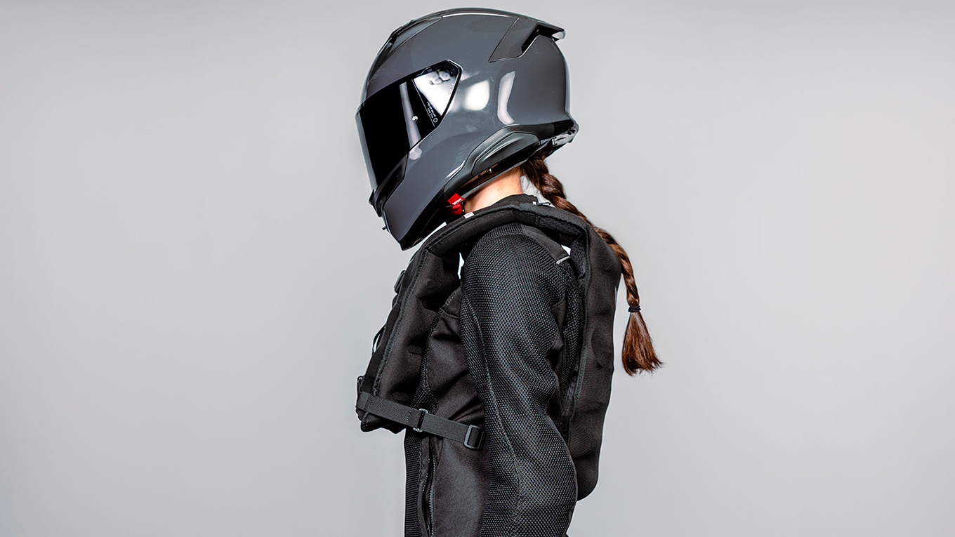Dainese presenta Smart GO, il nuovo airbag da moto da 780 grammi