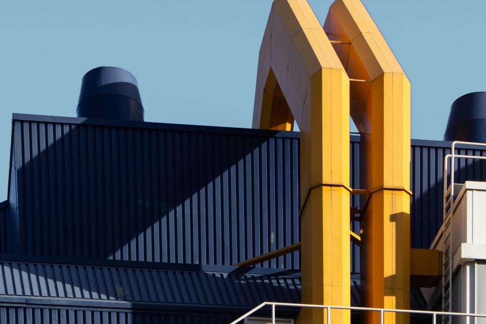 Il calo del petrolio attenua l’incertezza globale, ma i dazi frenano l’export italiano