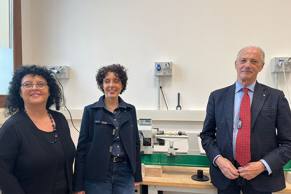 Design a Vicenza, Confindustria dona un tornio per il piano di studi sul legno